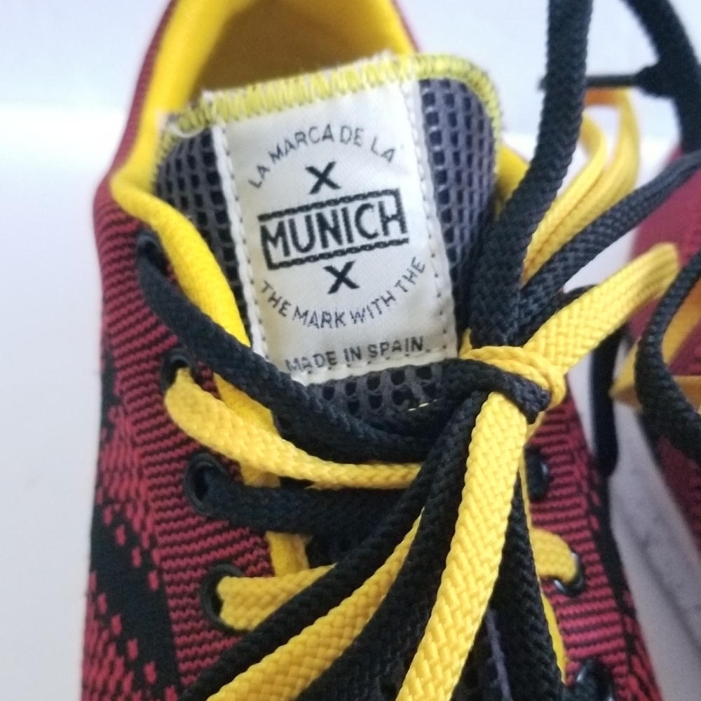 Munich Red Low Top Big Kids Sneakers Size 39 UK 6 US 6.5 - Picture 5 of 9